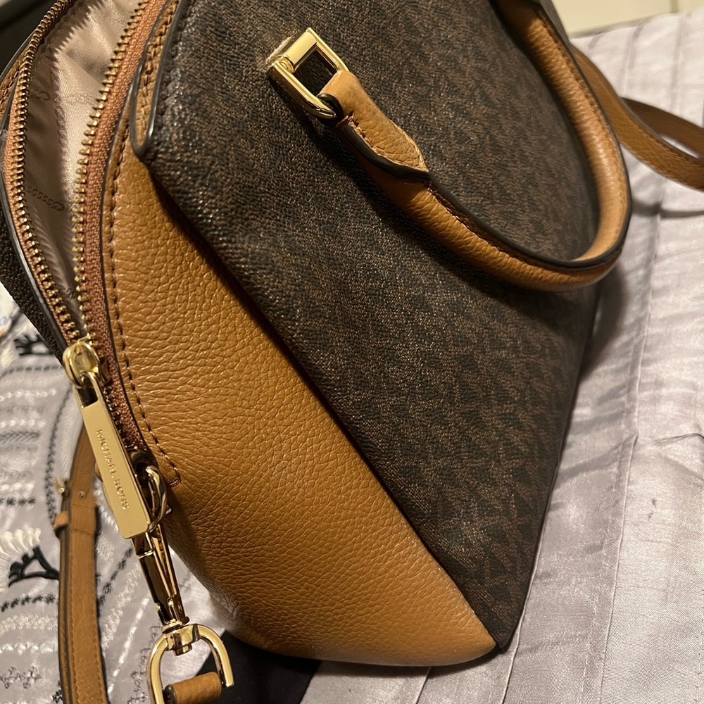 Michael Kors handbag like new
